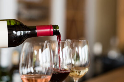 ワインのおいしい飲み方は？ワインの味を左右する温度やグラスを解説