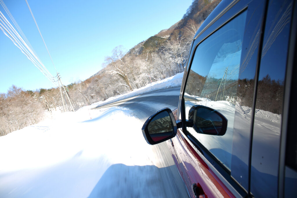 Drive the snowy roads of Nagano in sunny weather