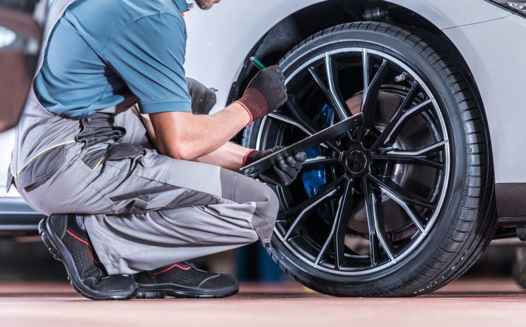 Tires and Wheels Inspection:wheel, tire, car mechanic, inspection, automotive, maintenance, check list, repair, to do list, documentation, business, industry, auto, warranty, recall, vehicle, lift, repairing, industrial, mechanical, issue, supervisor, job, work, worker, technician, auto service